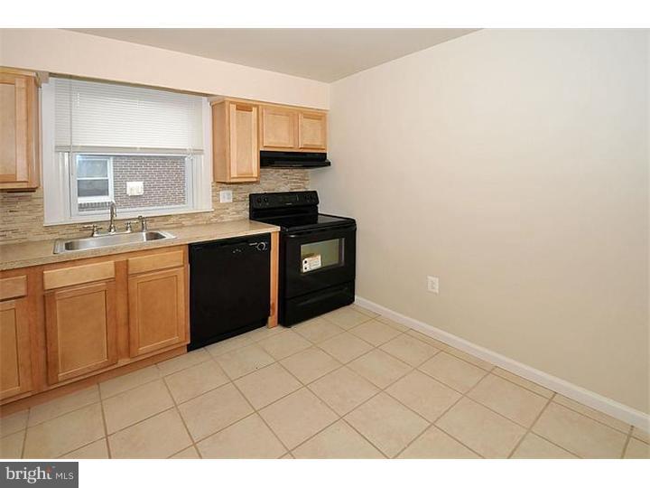 596 Wanamaker Road Jenkintown, PA 19046 - Photo 7 of 23 Kitchen