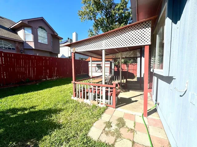 a view of a house with backyard and porch