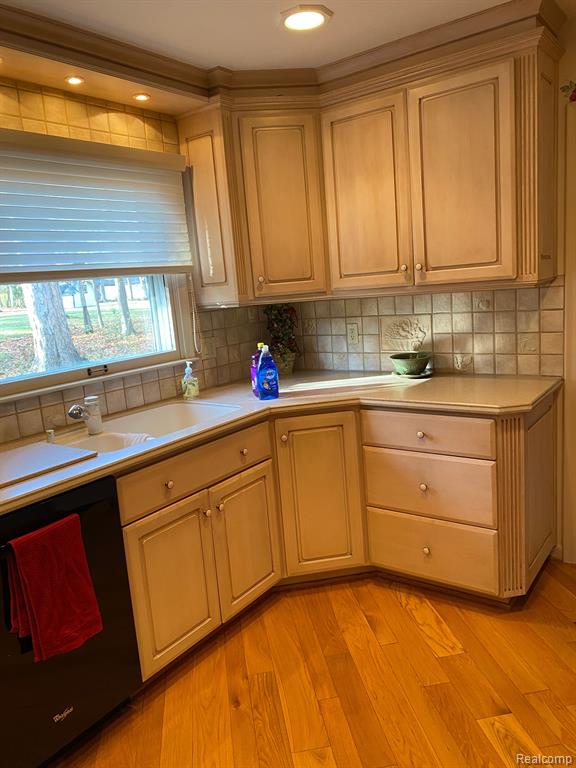 25249 Wykeshire Road Farmington Hills, MI 48336 - Photo 29 of 33