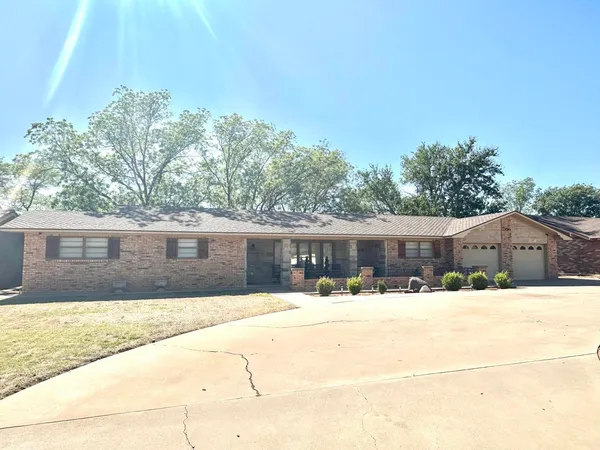 $327,500 | 1305 Itasca Street, Plainview, TX 79072