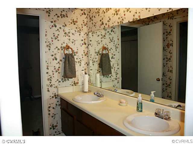13900 Walnut Creek Road Midlothian, VA 23112 - Photo 18 of 24 Bathroom - Jack & Jill Bath