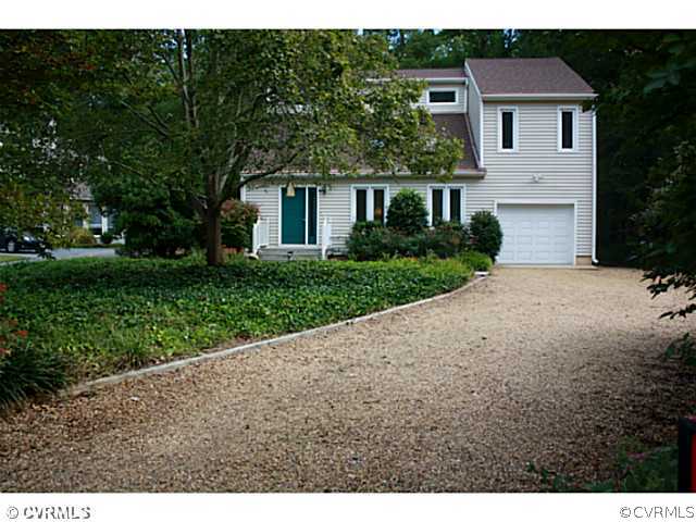 13900 Walnut Creek Road Midlothian, VA 23112 - Photo 3 of 24 Exterior Front - Long flat driveway