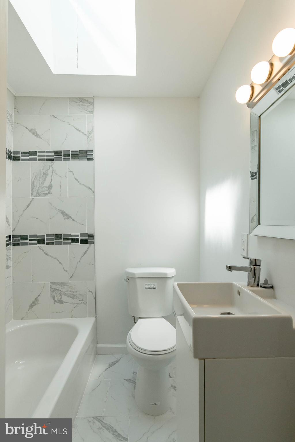 4505 Manorview Road Baltimore, MD 21229 - Photo 32 of 43 Upper level bath