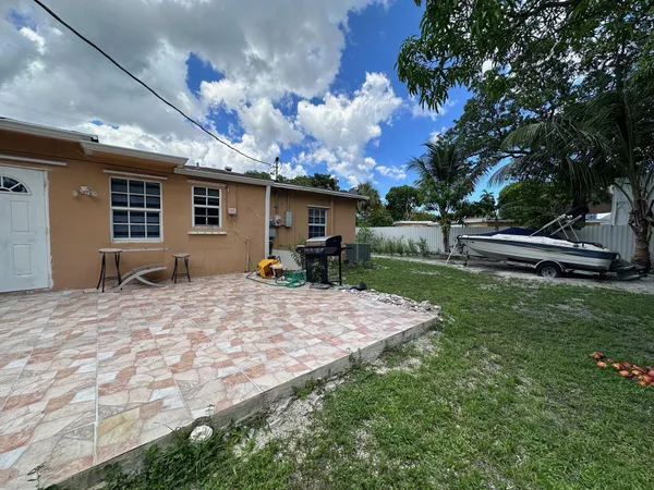 $2,400 | 5640 Tyler Street, Hollywood, FL 33021