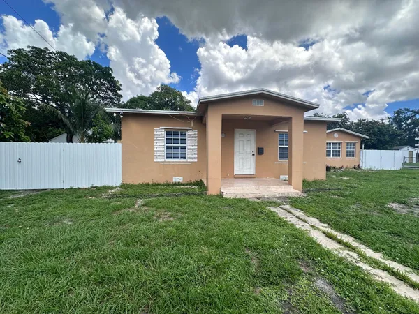 $2,400 | 5640 Tyler Street, Hollywood, FL 33021