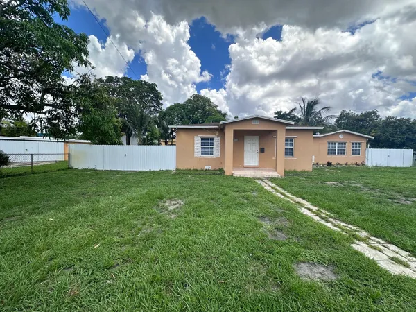 $2,400 | 5640 Tyler Street, Hollywood, FL 33021