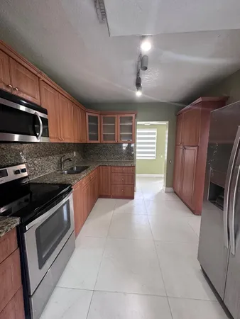 $2,400 | 5640 Tyler Street, Hollywood, FL 33021