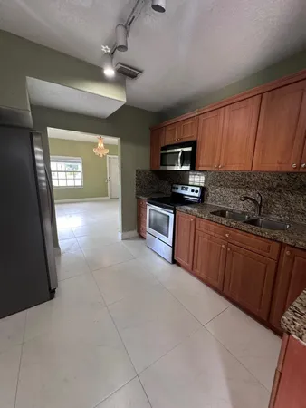 $2,400 | 5640 Tyler Street, Hollywood, FL 33021