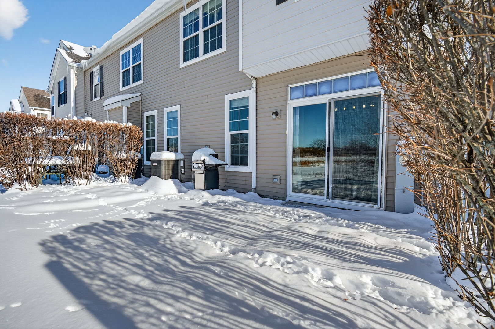 15238 Kenmare Circle Manhattan, IL 60442 - Photo 28 of 29 a view of a brick building next to a yard