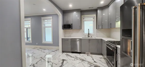 $2,550 | 1133 North 33rd Place, Renton, WA 98056