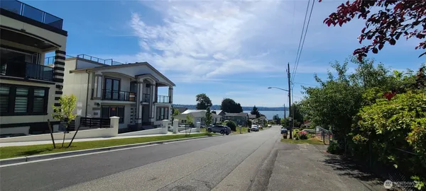 $2,550 | 1133 North 33rd Place, Renton, WA 98056