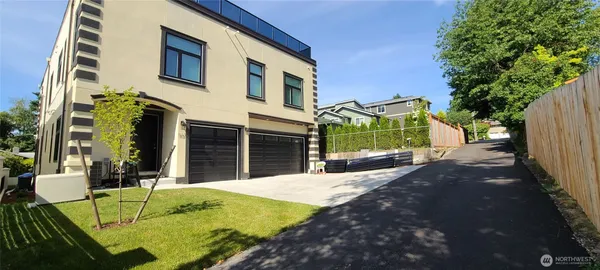 $2,550 | 1133 North 33rd Place, Renton, WA 98056