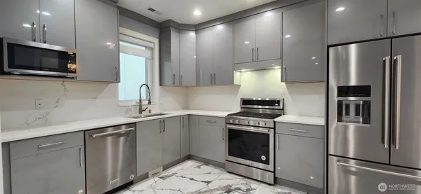 $2,550 | 1133 North 33rd Place, Renton, WA 98056