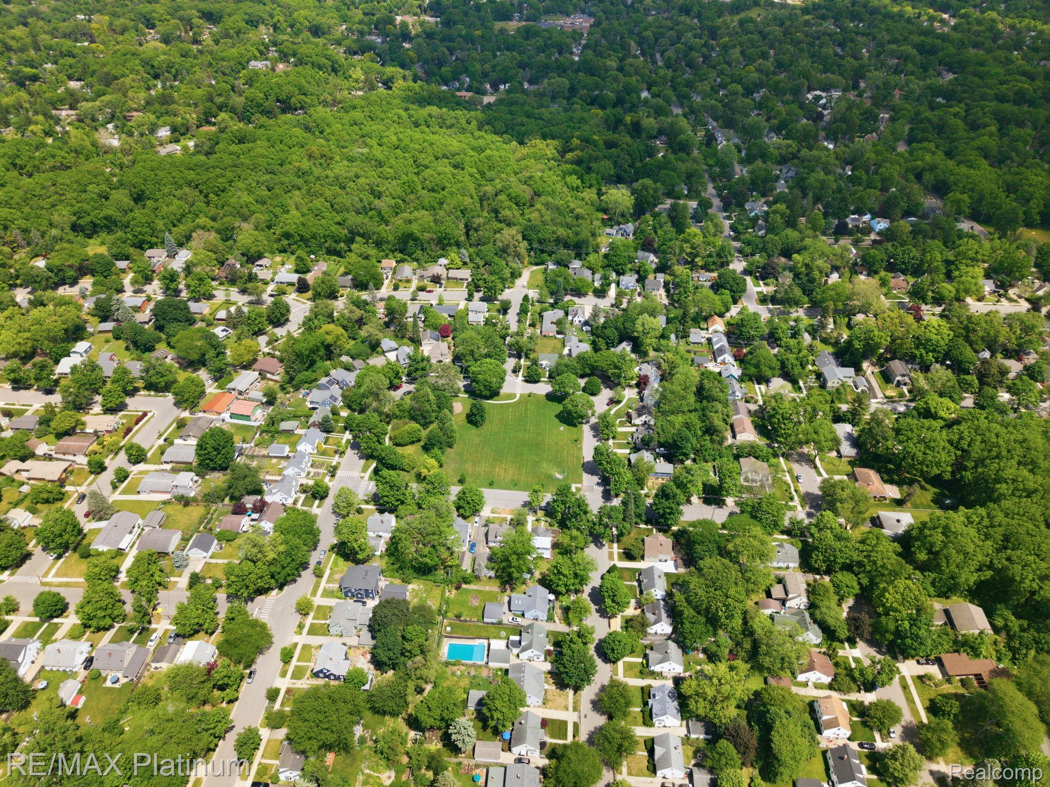 1713 Town Commons Drive Howell, MI 48855 - Photo 44 of 44 48-web-or-mls-town_commons_drone_011.jpg