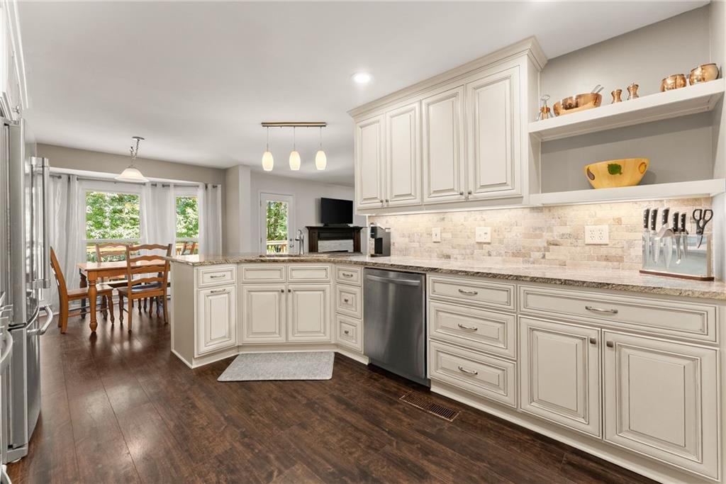 6413 Farm Ridge Court Flowery Branch, GA 30542 - Photo 15 of 56 Gallery Image 15