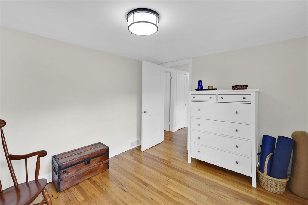 378 Roosevelt Avenue Springfield, MA 01118 - Photo 19 of 37