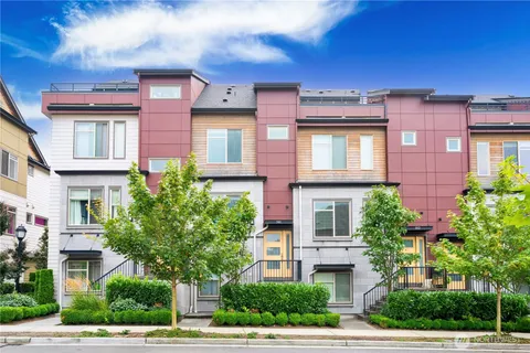 $949,000 | 561 Northeast Ellis Drive, Issaquah, WA 98029