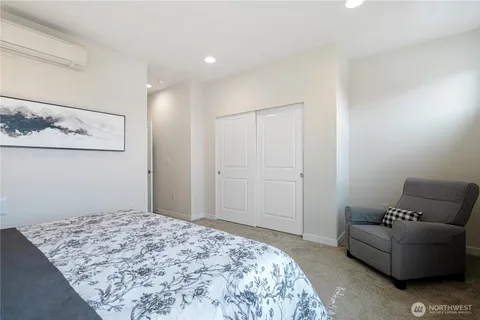 $949,000 | 561 Northeast Ellis Drive, Issaquah, WA 98029