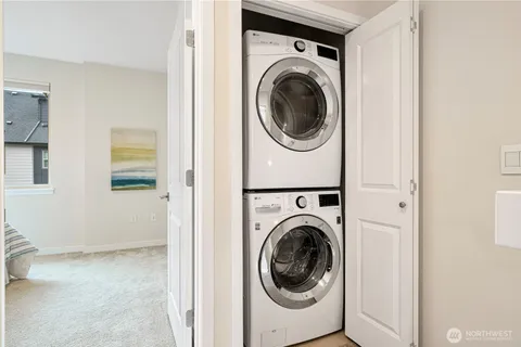 $949,000 | 561 Northeast Ellis Drive, Issaquah, WA 98029