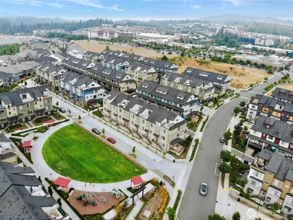 $949,000 | 561 Northeast Ellis Drive, Issaquah, WA 98029