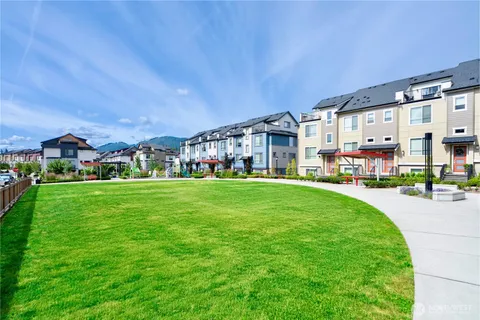 $949,000 | 561 Northeast Ellis Drive, Issaquah, WA 98029