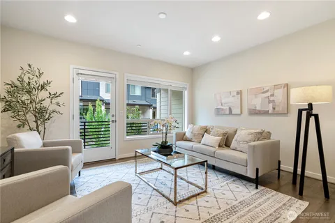 $949,000 | 561 Northeast Ellis Drive, Issaquah, WA 98029