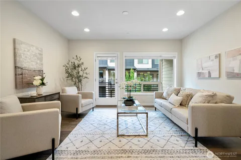 $949,000 | 561 Northeast Ellis Drive, Issaquah, WA 98029