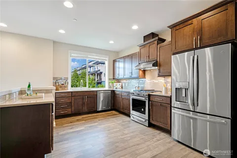 $949,000 | 561 Northeast Ellis Drive, Issaquah, WA 98029