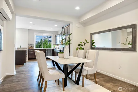 $949,000 | 561 Northeast Ellis Drive, Issaquah, WA 98029