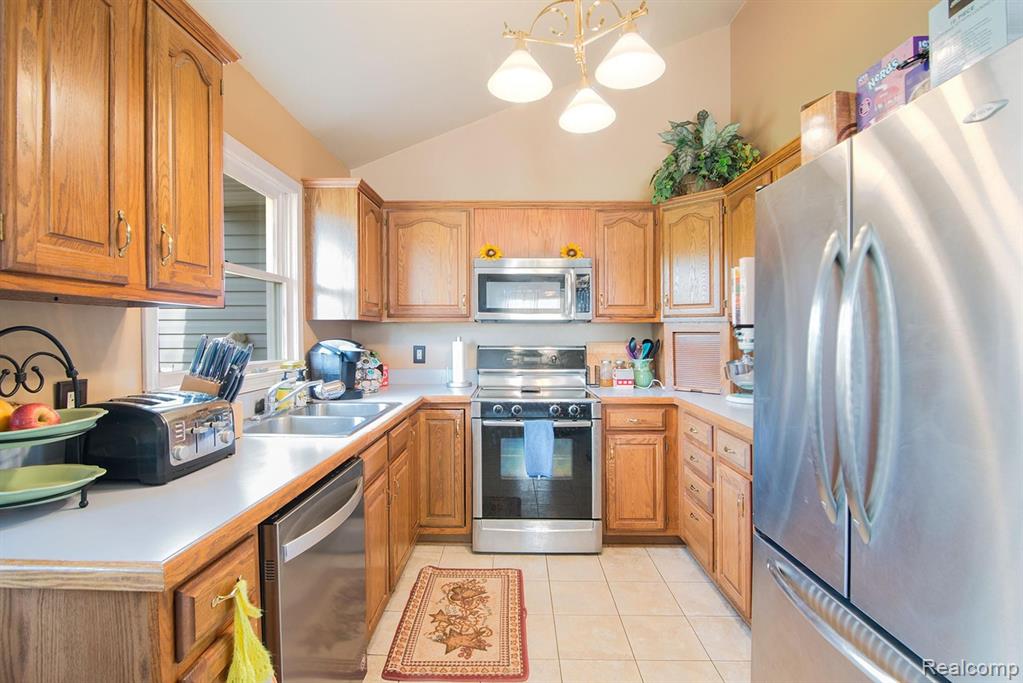 9015 Hogan Road Fenton, MI 48430 - Photo 10 of 37