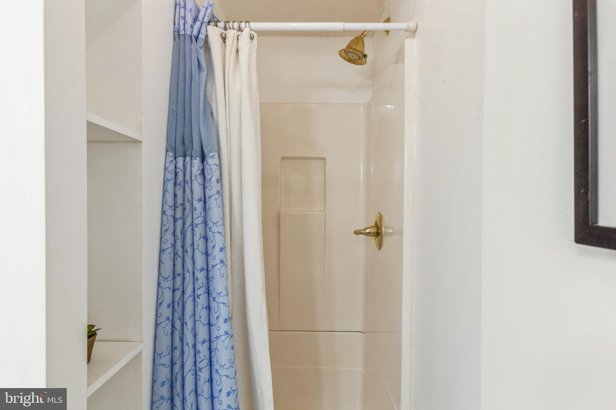 11833 Shire Court, Unit 12C Reston, VA 20191 - Photo 22 of 28 a bathroom with a shower