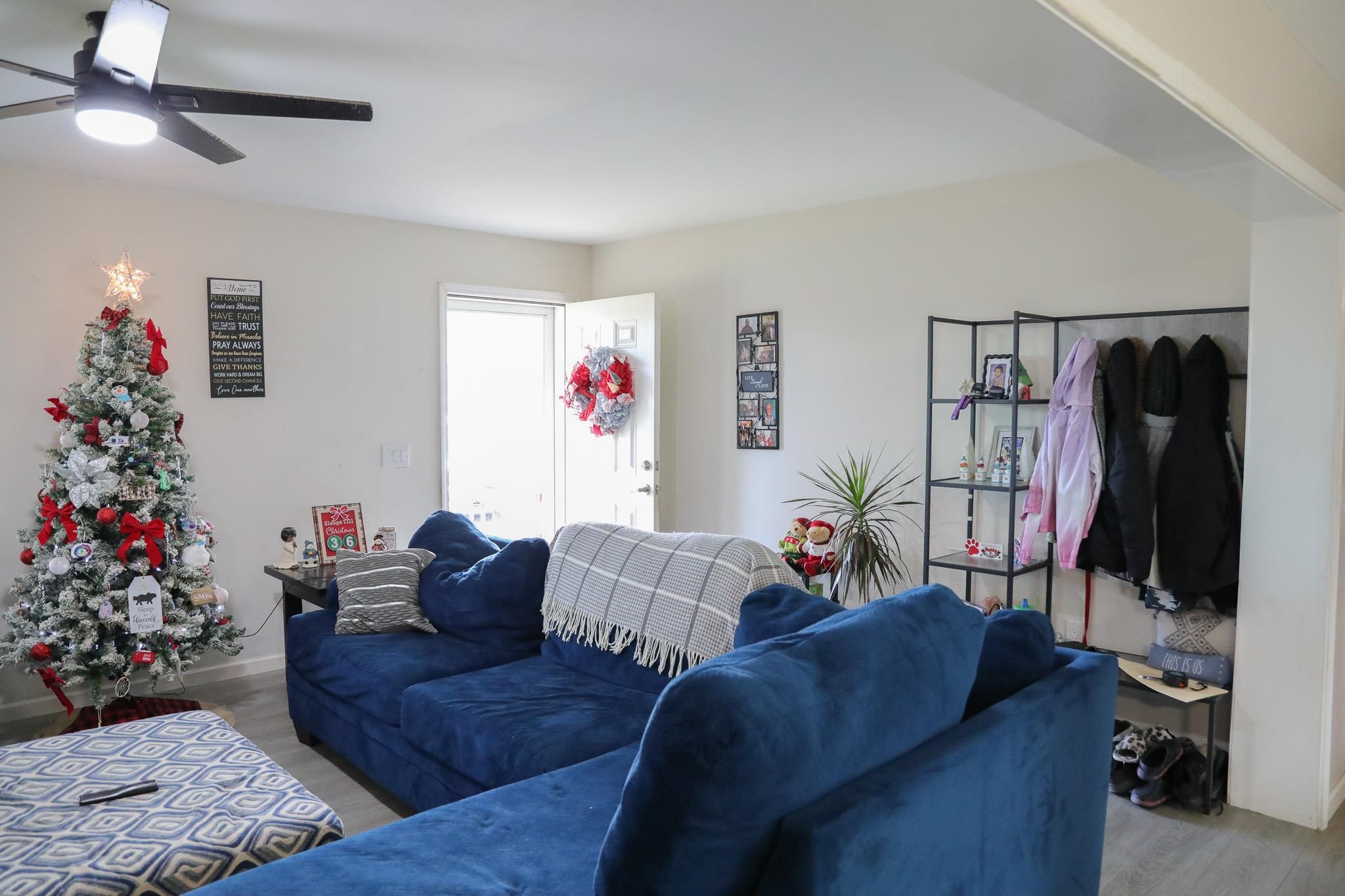 701 Western Road Waynesboro, VA 22980 - Photo 13 of 42 a living room with furniture flowers and a potted plant