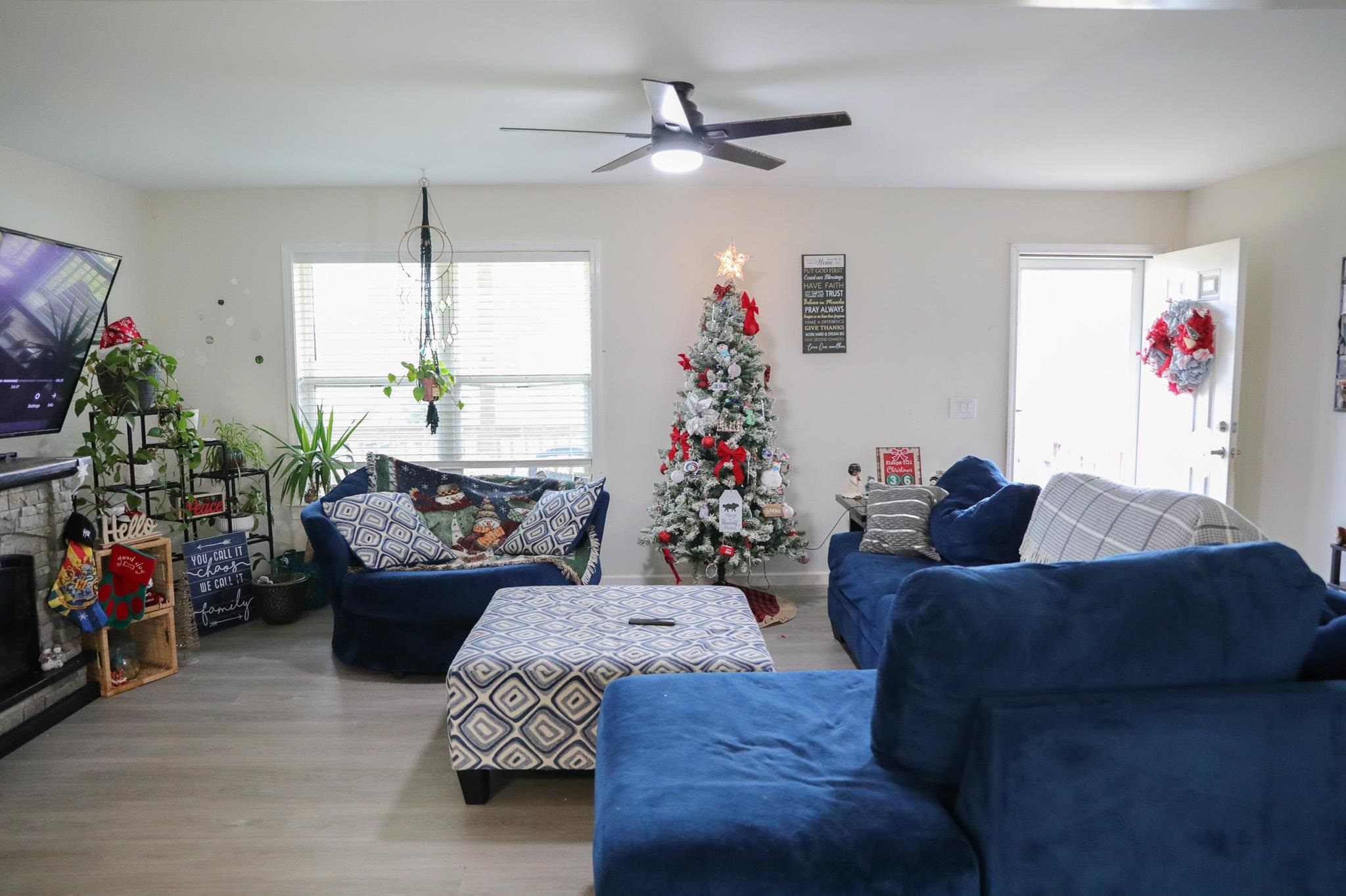701 Western Road Waynesboro, VA 22980 - Photo 17 of 42 a living room with furniture flowerpot and a window