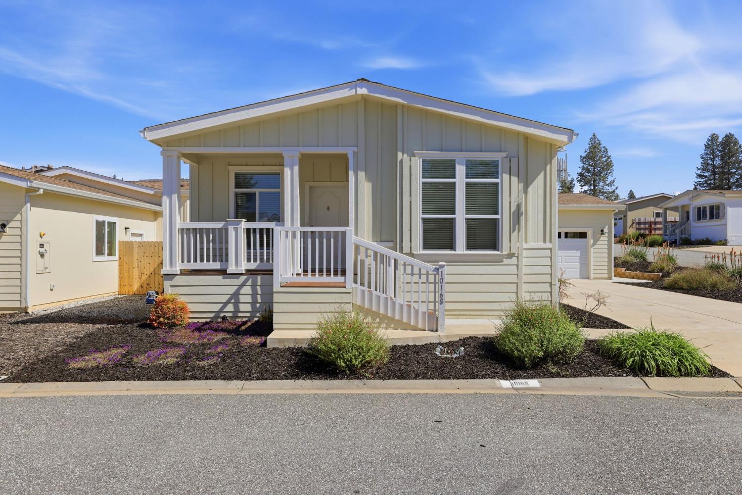 10168 Sawmill Loop Grass Valley, CA 95949 - Photo 2 of 52