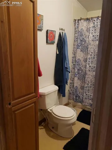 a bathroom with a toilet and a shower