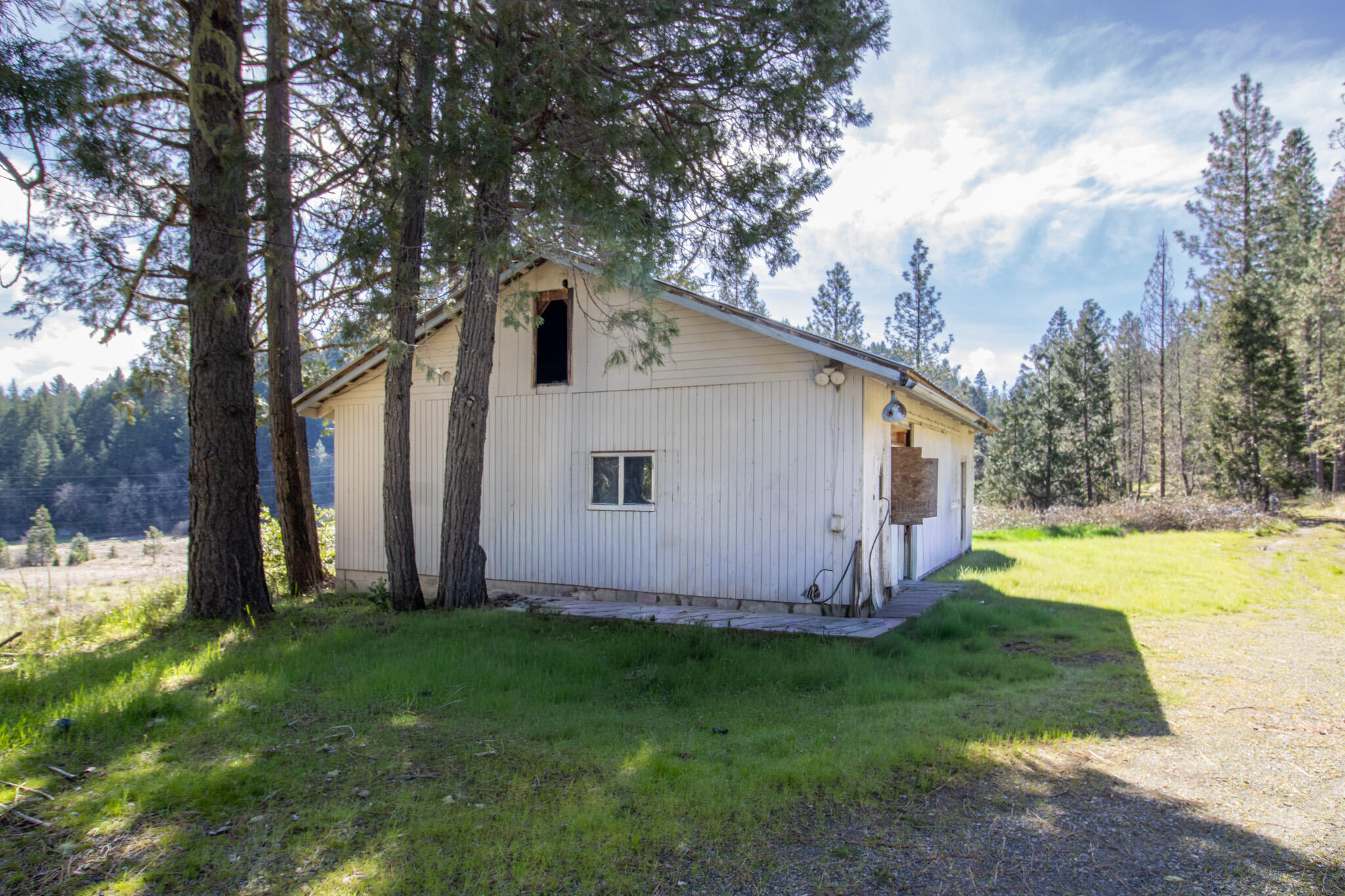 297 Warren Road Selma, OR 97538 - Photo 6 of 14 297 .2