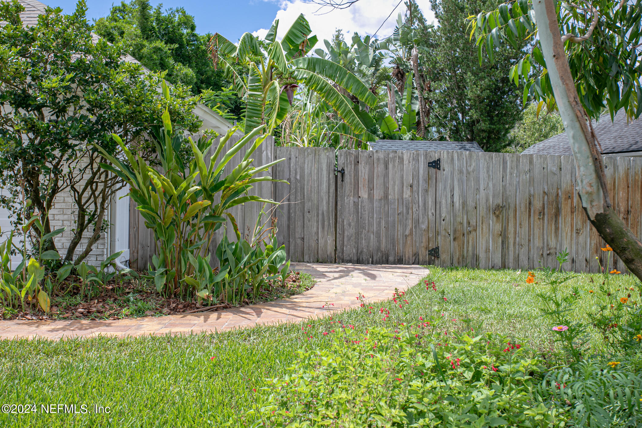 622 Cherry Street Neptune Beach, FL 32266 - Photo 62 of 77 a backyard of a house with lots of green space