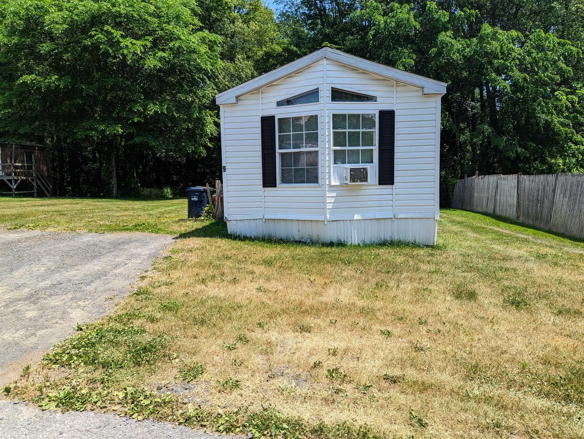 a view of front of a house with a yard