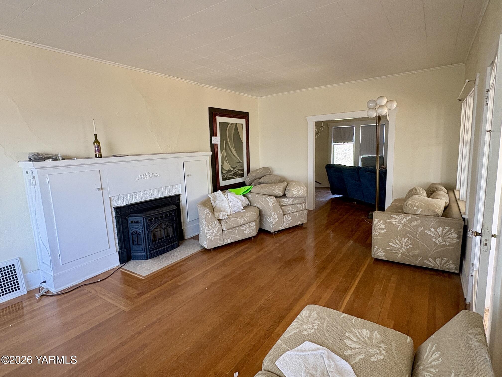 2870 Progressive Road Wapato, WA 98951 - Photo 11 of 32 Pellet Stove and Hardwood Floors