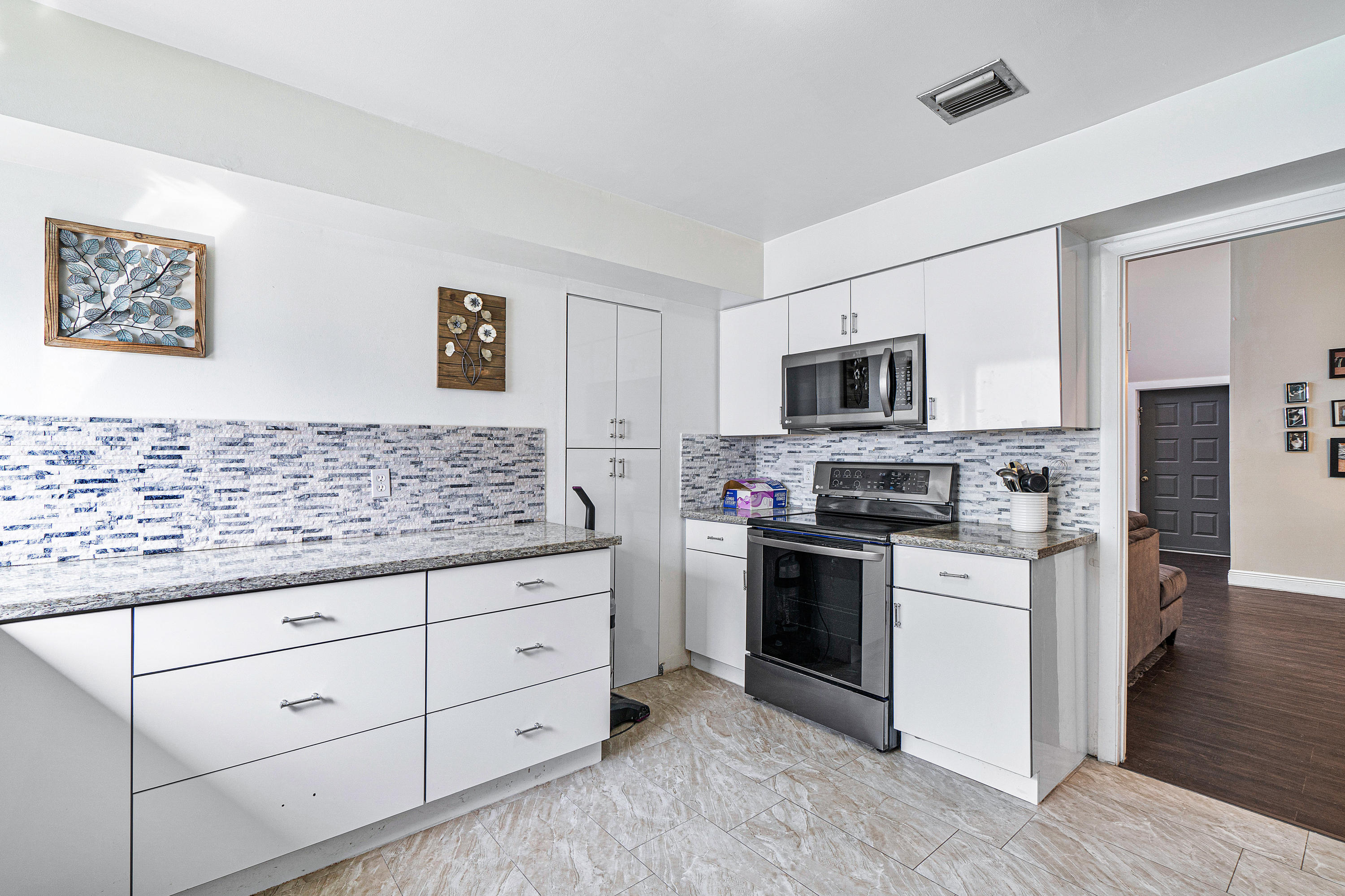 6117 Old Court Road, Unit 235 Boca Raton, FL 33433 - Photo 8 of 34 008-6117OldCourtRoad-BocaRaton-FL-33433-