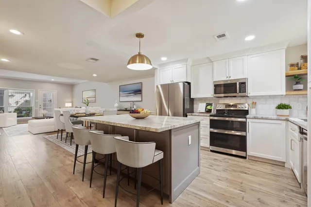 $200,000 | 2236 South Piney Point Road, Unit 101, Houston, TX 77063