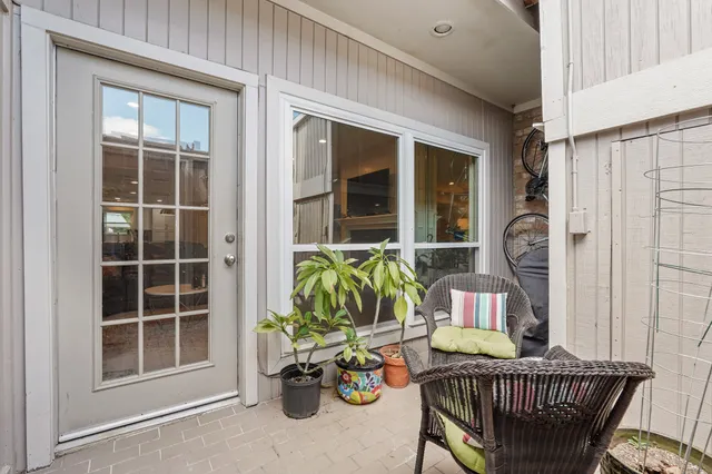 $200,000 | 2236 South Piney Point Road, Unit 101, Houston, TX 77063