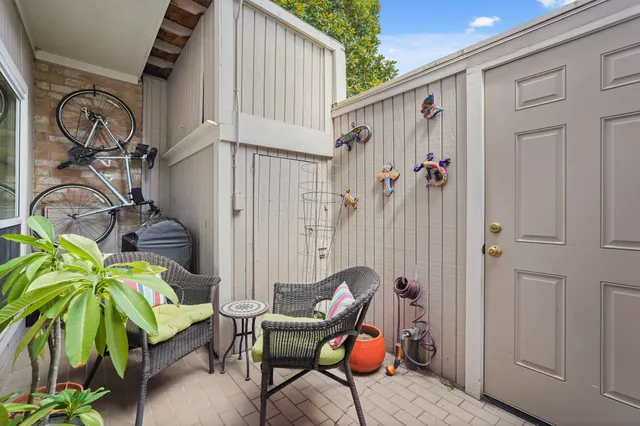 $200,000 | 2236 South Piney Point Road, Unit 101, Houston, TX 77063