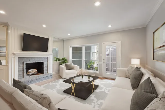 $200,000 | 2236 South Piney Point Road, Unit 101, Houston, TX 77063