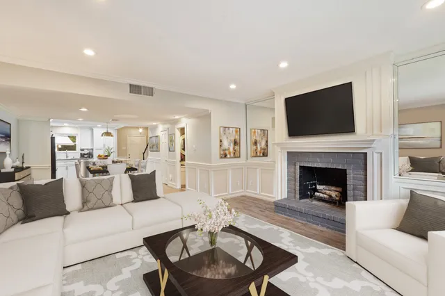 $200,000 | 2236 South Piney Point Road, Unit 101, Houston, TX 77063