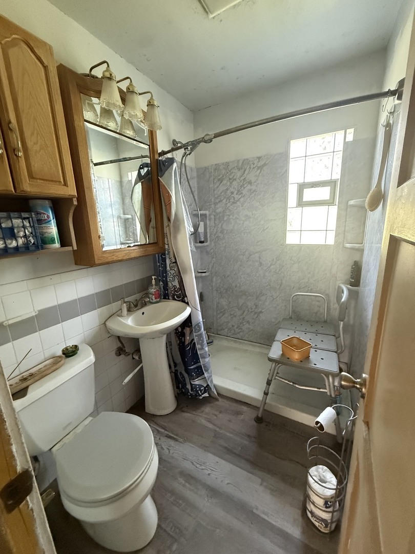 2228 Shawnee Road Waukegan, IL 60087 - Photo 14 of 22