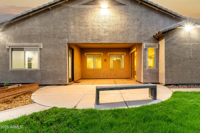 a view of an house with backyard and swimming pool