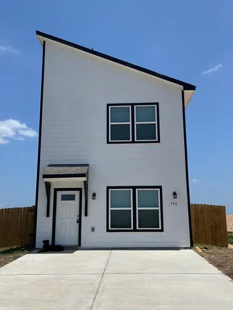 $1,500 | 798 County Road 5702, Cleveland, TX 77327