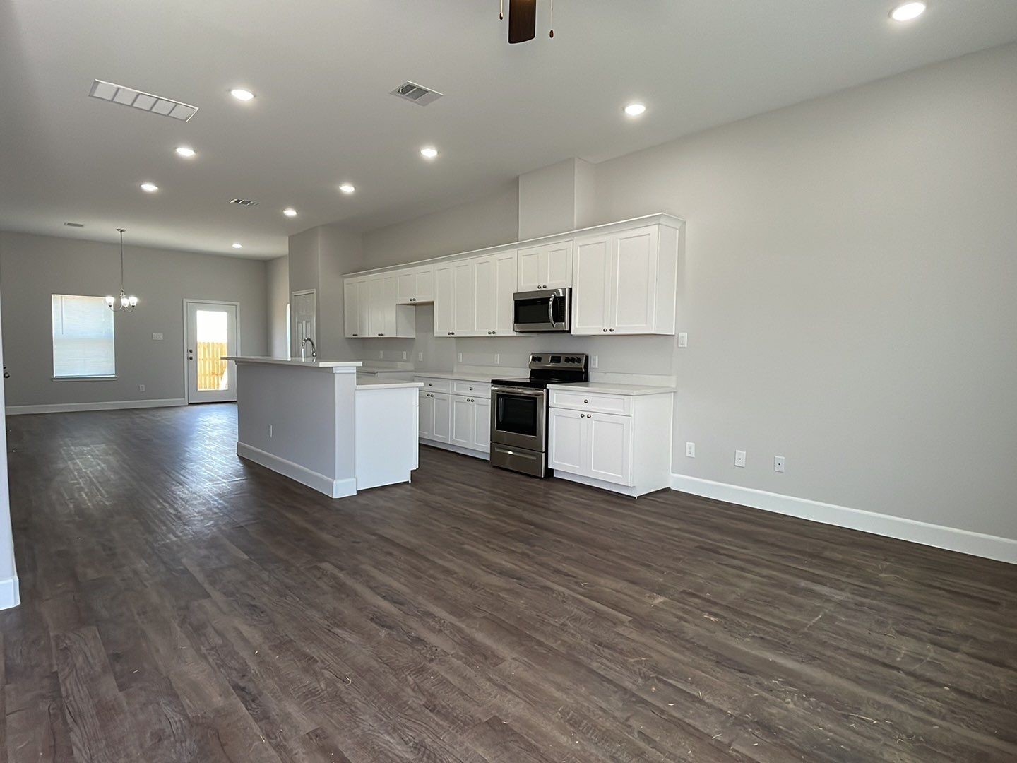 798 County Road 5702 Cleveland, TX 77327 - Photo 17 of 25 a view of kitchen with microwave and refrigerator
