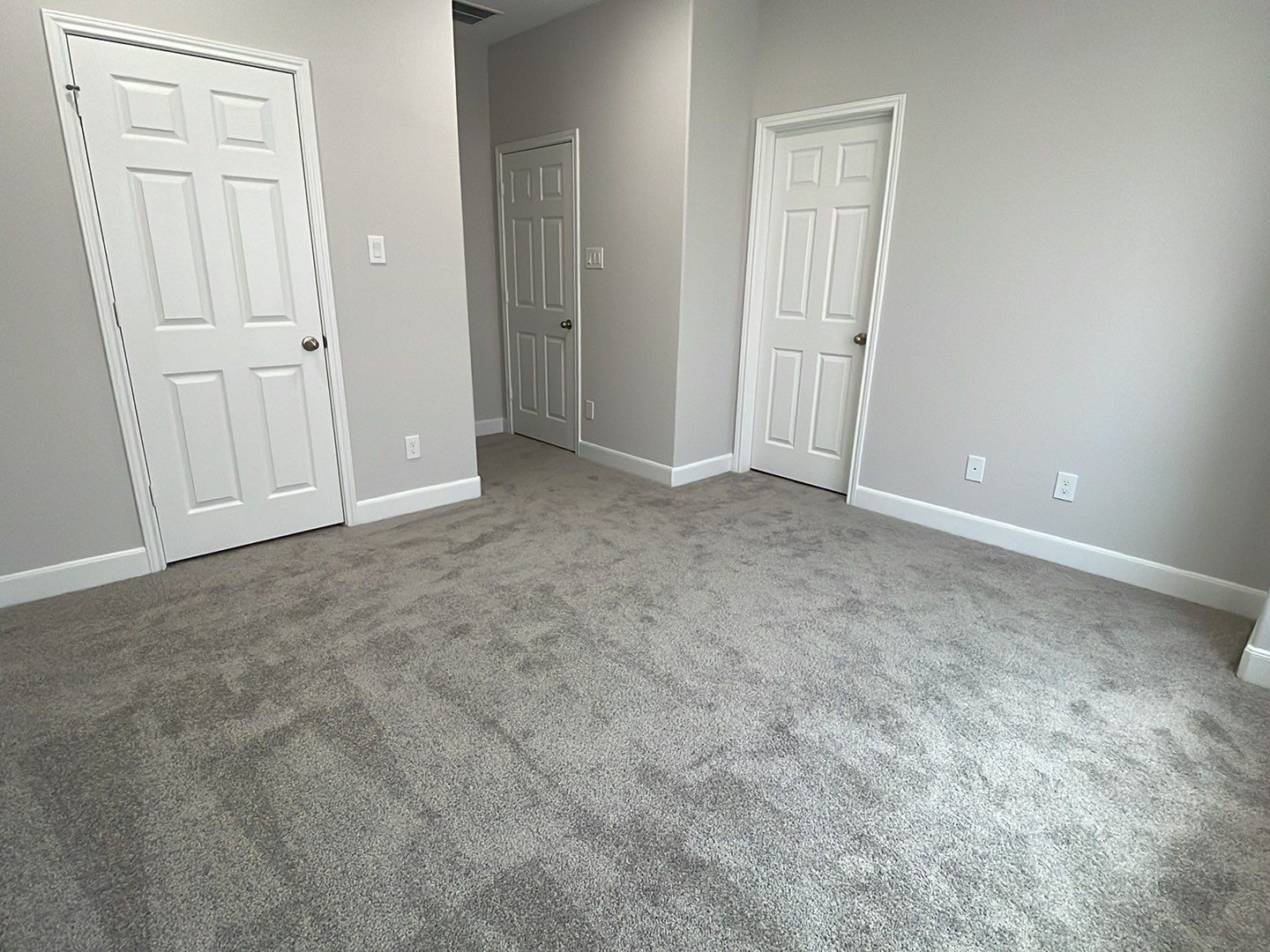 798 County Road 5702 Cleveland, TX 77327 - Photo 6 of 25 an empty room with closet area